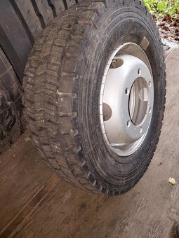 Prodám Michelin 245/75 R 17,5 remix - 2