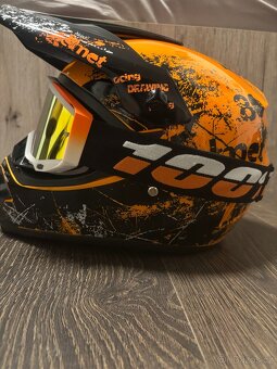 Prodej motorkářské helmy - 2