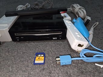 Herní konzole Nintendo Wii (černá) + příslušenství, plně fun - 2