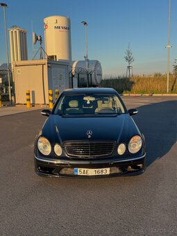 Mercedes E320 - 2
