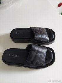 Černé kožené pantofle - 2