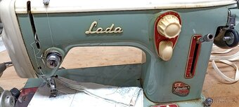 Prodám funkční šicí stroj Lada s motorem - 2