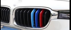BMW trikolora do masky pro F3x - 2