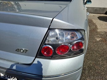 zadní světla Peugeot 407 sedan - 2
