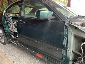 Dveře BMW E46 Sedan Farngruen / Náhradní díly - 2