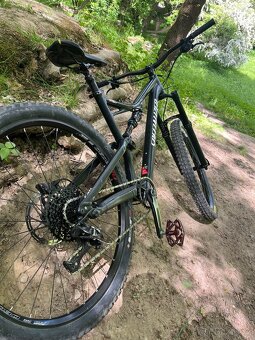 Specialized stumpjumper - trailový bike v dobrém stavu - 2