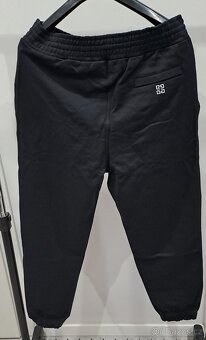 GIVENCHY TEPLAKY 10 - 2