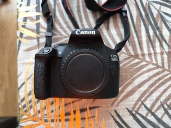 Canon EOS D2000 - 2