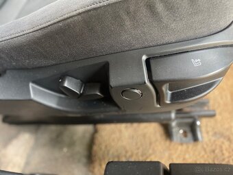 Přední sedadla na BMW 530e60 - 2