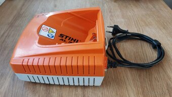 Rychlonabíječka STIHL AL 300 - 2