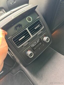VW Touareg 7P 3.0 ,R-LINE ,keyless ,webasto v mobilu - 2