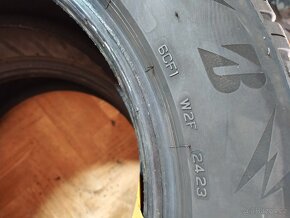 Zimní pneu Bridgestone 215 60 R16 99H - 2