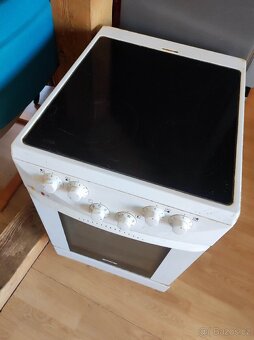 Prodám elektrický sporák troubu Gorenje - 2