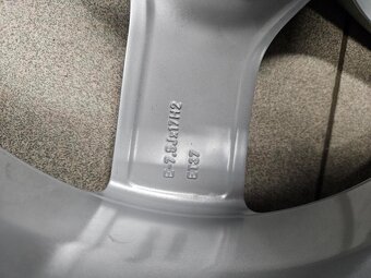 Prodám nové ORIGINÁLNÍ 17" alu disky na Audi A6 - 2