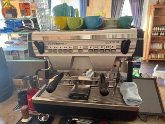 Prodám kávovar Nuova Simonelli Appia II compact + mlýnek - 2