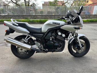 Yamaha FZS 600 - 2