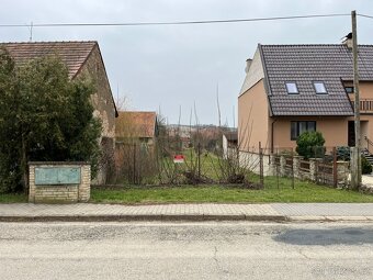 Prodej stavebního pozemku 642 m² LIPOV - 2