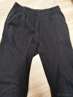 Černé tepláky - 2