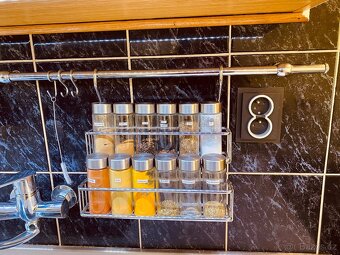 Závěsná kuchyňská police chrom vč. kořenek z Ikei - 2