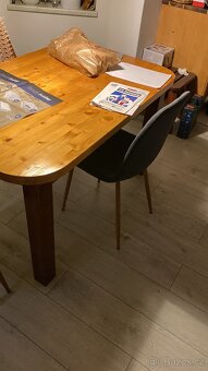 Jídelní stůl masiv - 2