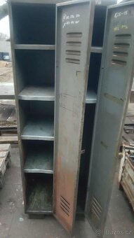 Plechová šatní skříň - 2