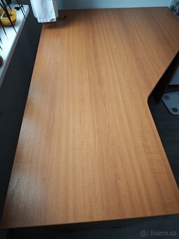 Rohový pracovní stůl - 2