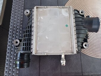 Mezichladič Jaguar F Pace 2.0 - 2