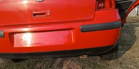VW Golf IV zadní nárazník - 2