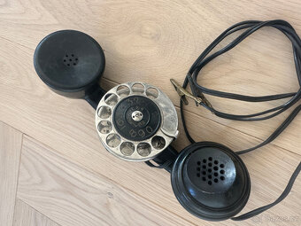 STAROŽITNÝ Telefon s integrovaným číselníkem 60.l - 2