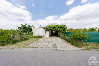 Rodinný dům 4+1,1+kk,1+1, na pozemku 732 m², obec Žabčice - 2