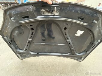 Prodám kapotu na Volkswagen Golf V. - 2