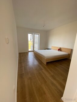 Prodám postel Malm IKEA 180x200 - dub dýha bílá - 2