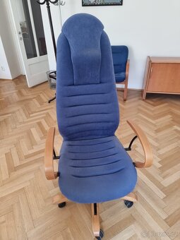 Kulatý stůl + 9 židlí - 2
