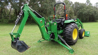 Traktor John Deere M + čelní nakladač - 2