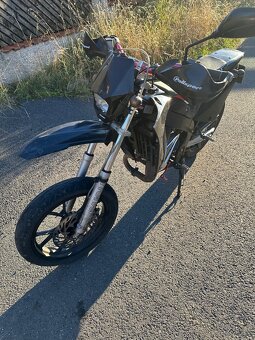 Silniční motorka Rieju smx 50 - lze řídit s ŘP B - 2