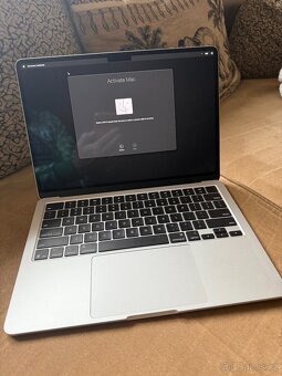 MacBook Air 13" M4 - Jako nový, stříbrná barva - 2