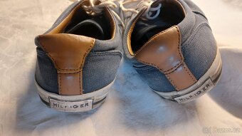 Plátěné Tommy Hilfiger 44 - 3.pár - 2