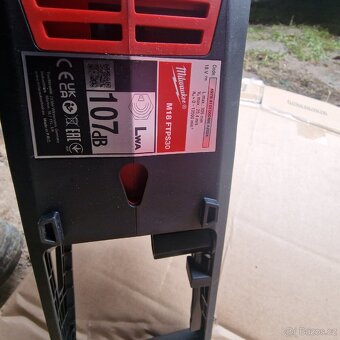 Prořezávací pila Milwaukee - 2