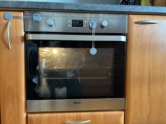 Vestavná trouba BEKO - funkční - 2