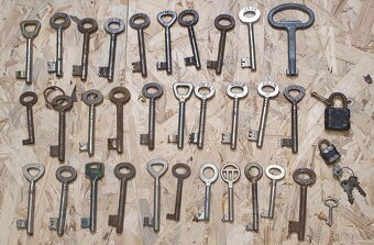 Staré klíče a zámky - 2