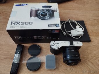 Samsung NX300 + 20-50mm - 2
