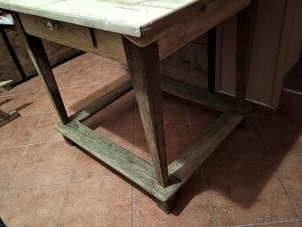 starý stůl po renovaci - 2