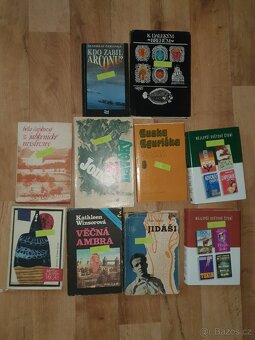 Set více než 150 knih - 2