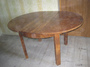 dřevěný kulatý rozkládácí stůl - 2