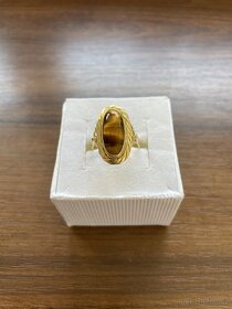 Zlatý dámský prsten s hnědým kamenem - 2