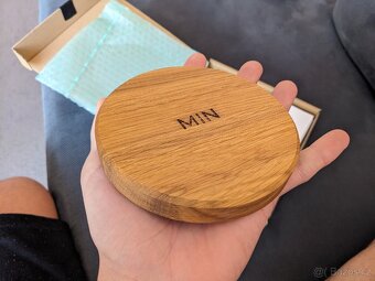 Dřevěná bezdrátová nabíječka MIN PAD - 2