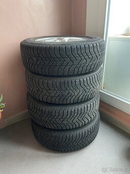 Prodám zimní pneumatiku Pirelli 195/65 R15 - 2