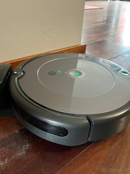 Robotický vysavač iRobot Roomba 697 - 2