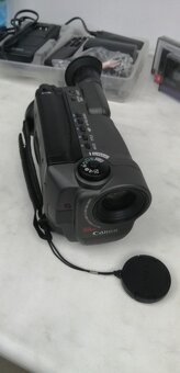 Videokamera Canon UC 800 s příslušenstvím - 2