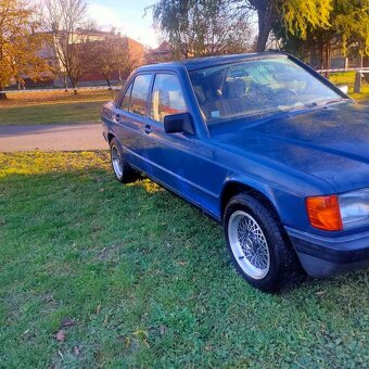 Mercedes Benz 190E - 2